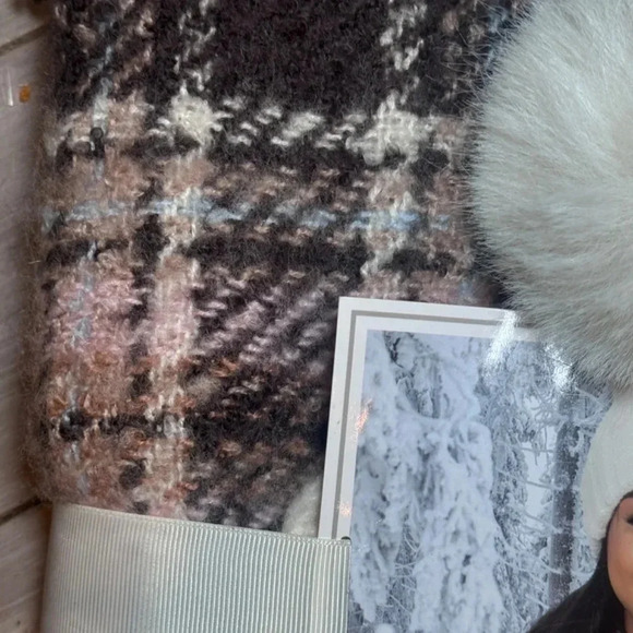 NEW EMANUEL GERALDO HAT AND BLANKET SCARF SET - Picture 4 of 4